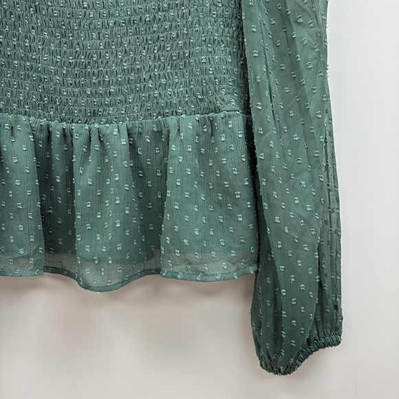 Elegant Green Smocked Women's Top - Picture 5 of 8